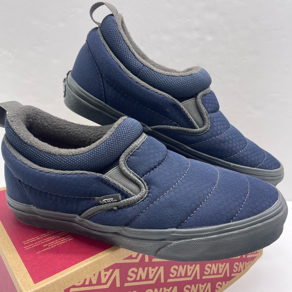 Vans WMNS
Cozy Mesh Parisian Night
VN0009QUJDU Blue Slip-On Sneakers - Picture 6 of 16